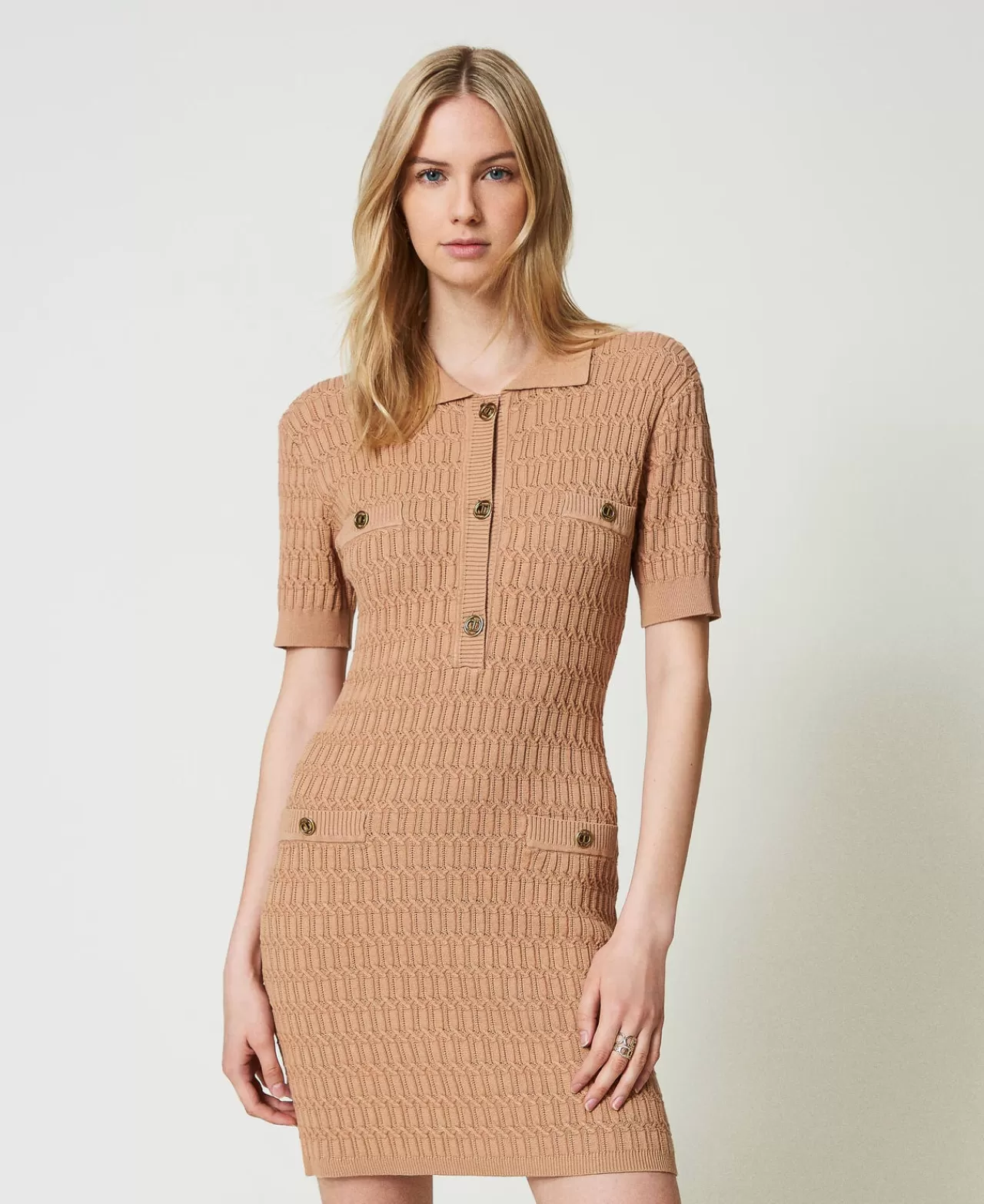 Vestiti In Maglia | Vestiti Corti | TWINSET Milano Abito Corto Fitted In Maglia Con Bottoni Marrone "Sandy Brown"