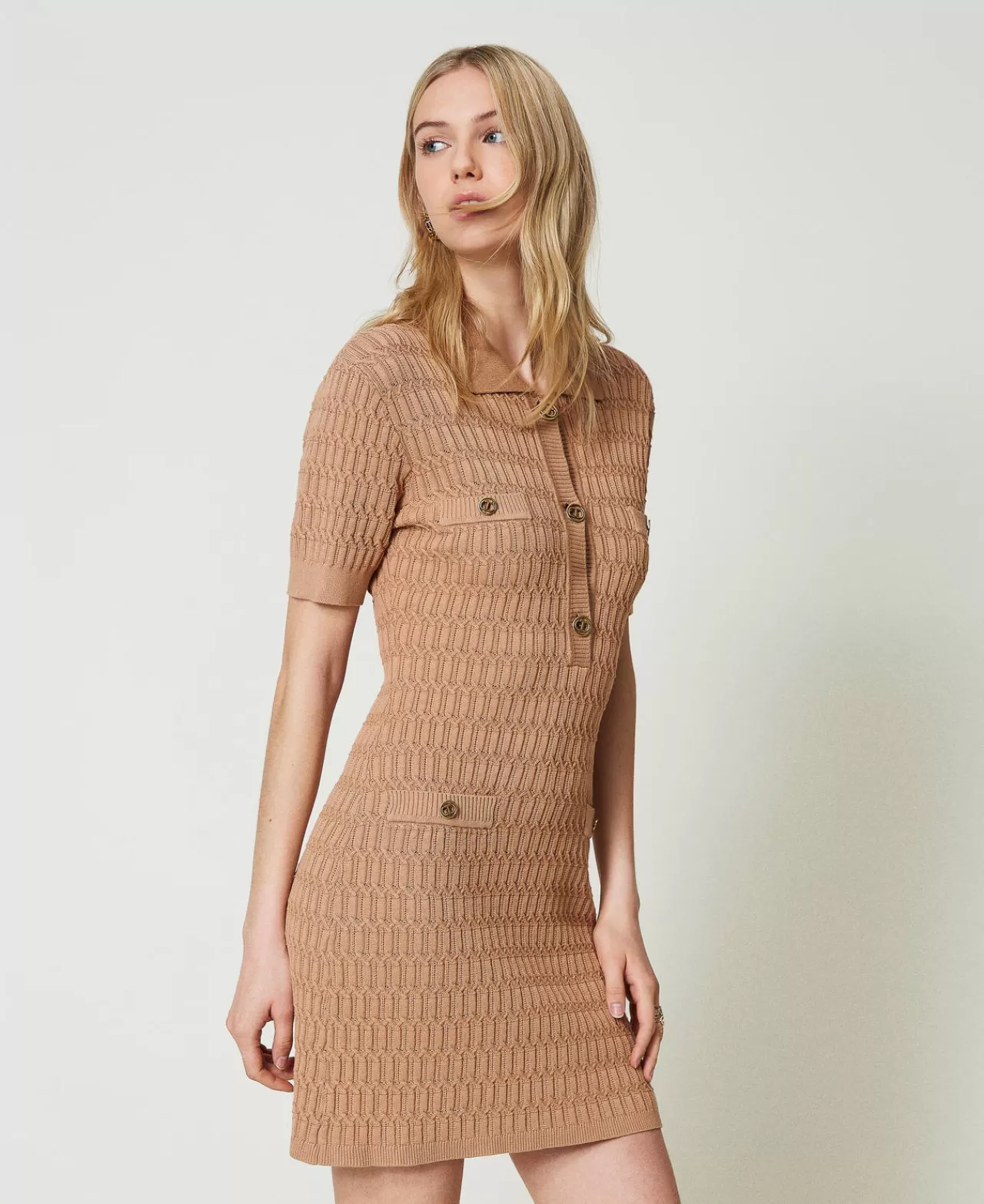 Vestiti In Maglia | Vestiti Corti | TWINSET Milano Abito Corto Fitted In Maglia Con Bottoni Marrone "Sandy Brown"