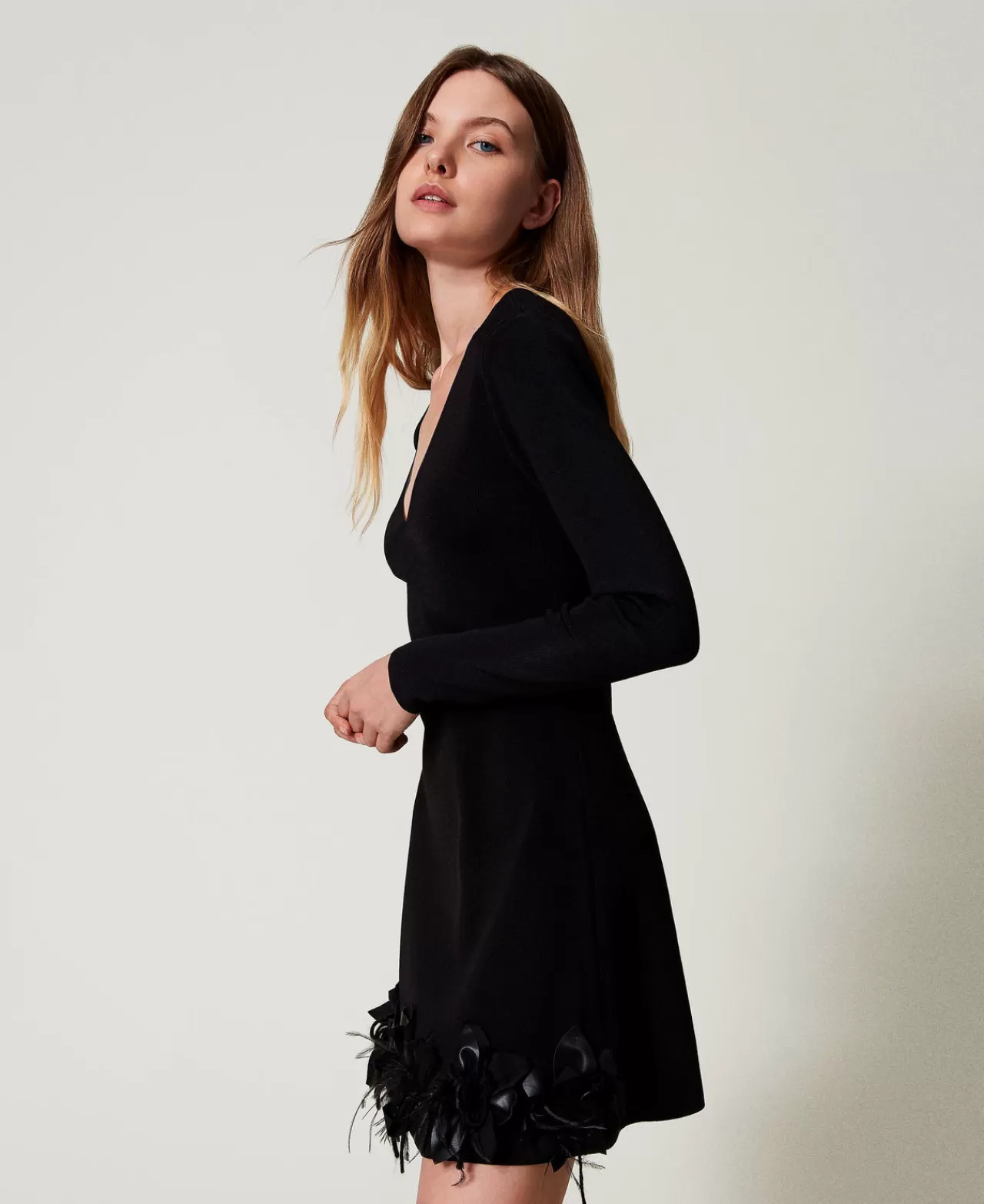 Vestiti In Maglia | Vestiti Corti | TWINSET Milano Abito Corto In Maglia Con Fiori E Piume Nero