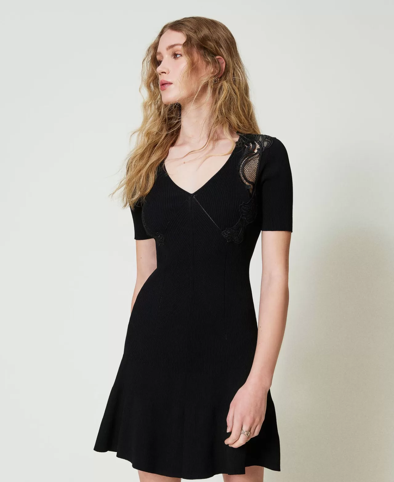 Vestiti Da Cerimonia | Vestiti Eleganti | TWINSET Milano Abito Corto In Maglia Con Pizzo Nero