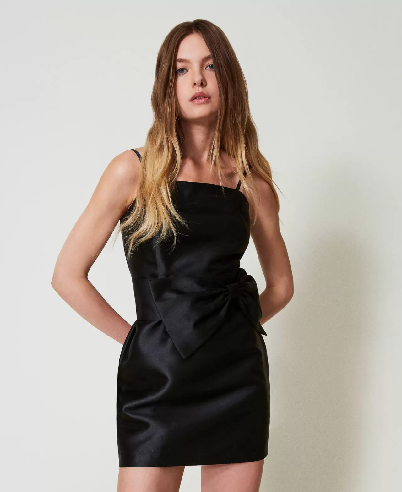 Vestiti Da Cerimonia | Vestiti Corti | TWINSET Milano Abito Corto In Twill Mikado Con Fiocco Nero