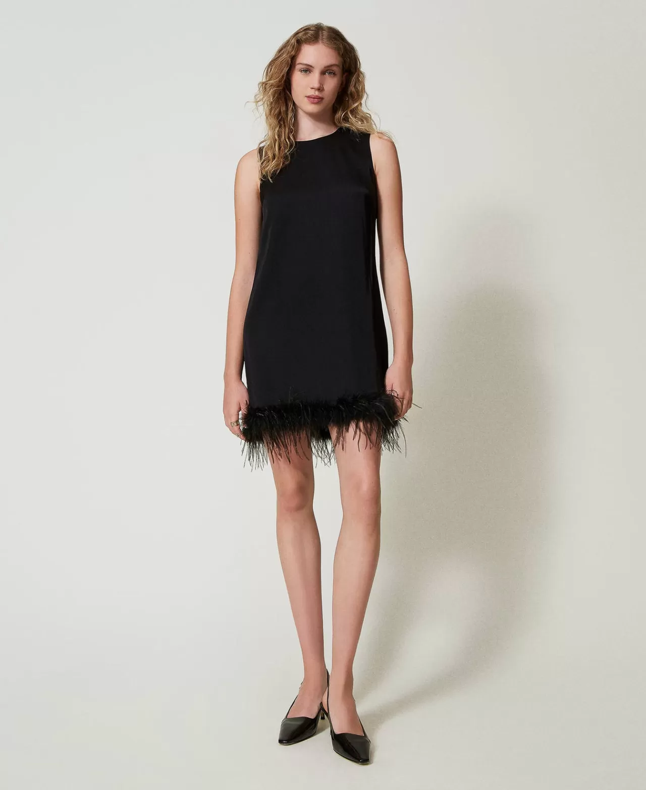 Vestiti Da Cerimonia | Vestiti Eleganti | TWINSET Milano Abito Corto Smanicato In Raso Con Piume Nero