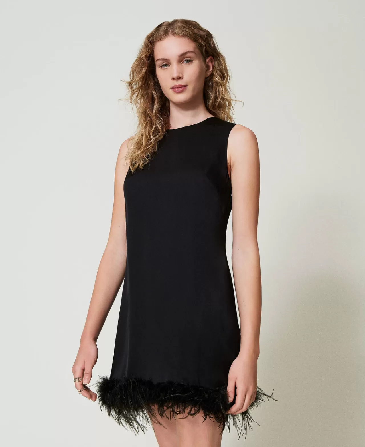 Vestiti Da Cerimonia | Vestiti Eleganti | TWINSET Milano Abito Corto Smanicato In Raso Con Piume Nero