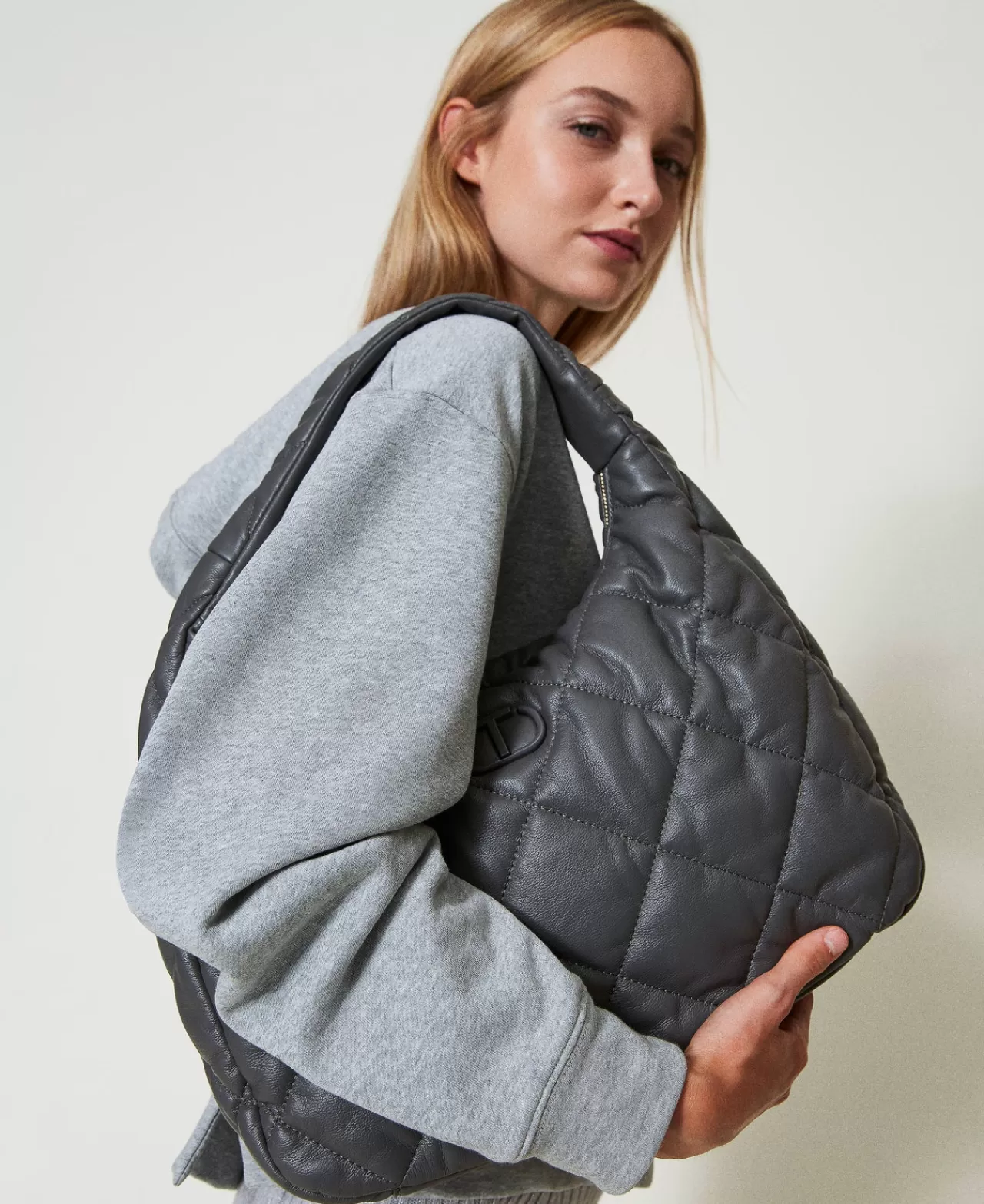 Borse Hobo | Borse A Mano | TWINSET Milano Borsa Hobo Grande Quilted Imbottita Grey Stone