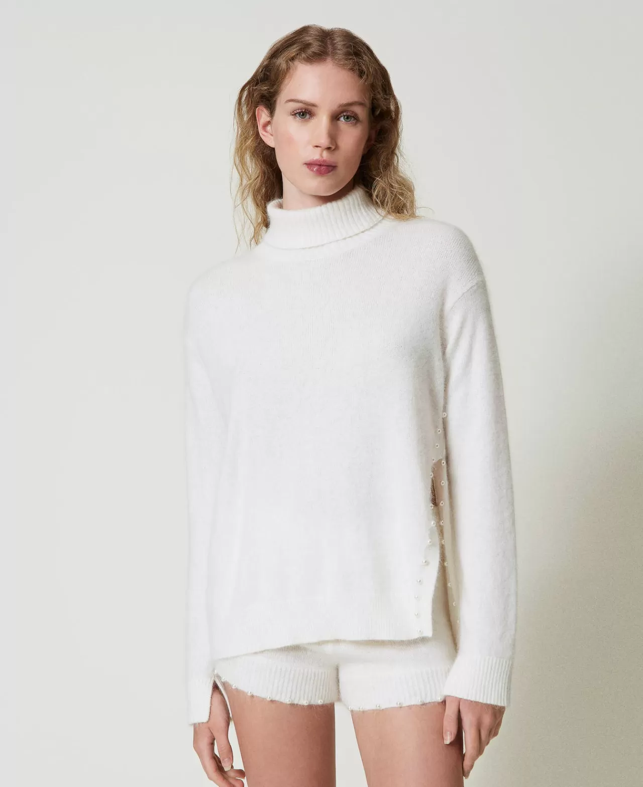 Maglie E Cardigan | TWINSET Milano Maglia Dolcevita In Misto Angora Con Perle Bianco Neve