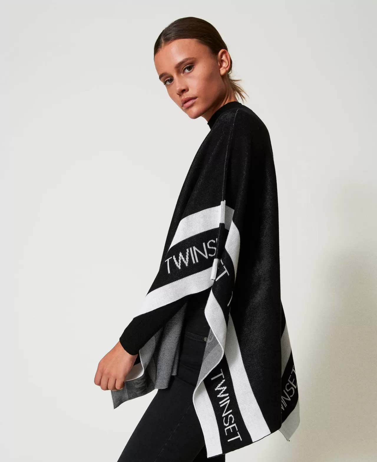 Poncho | TWINSET Milano Poncho In Maglia Jacquard Con Logo Nero